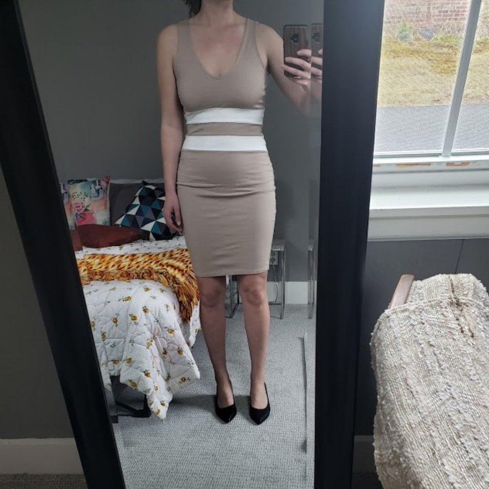 Guess bodycon khakis colored midi dress